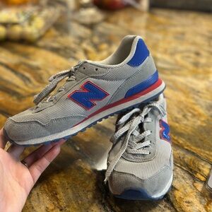 New Balance Gray Sneakers Blue & Red Details size 2 big kids unisex boys girls